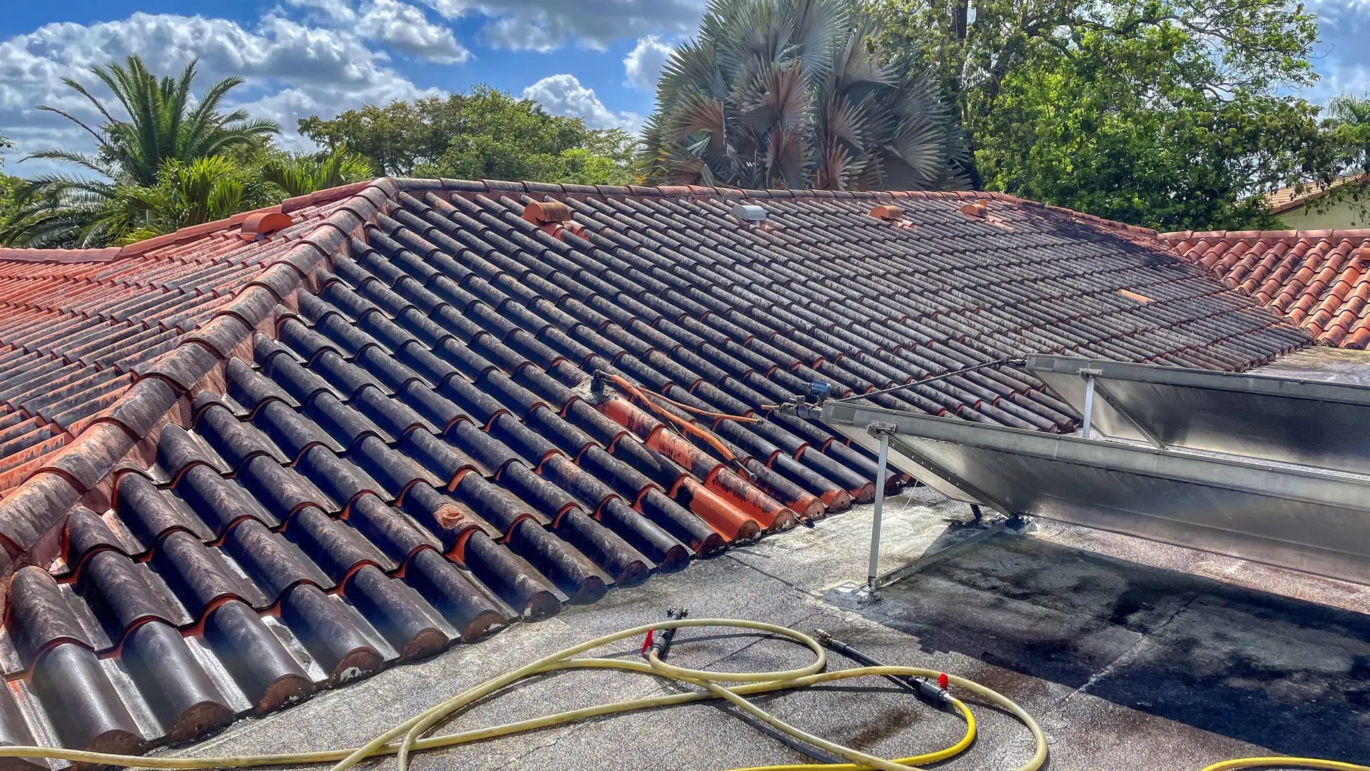 VSP Softwash ClayRoof_1 Before-min