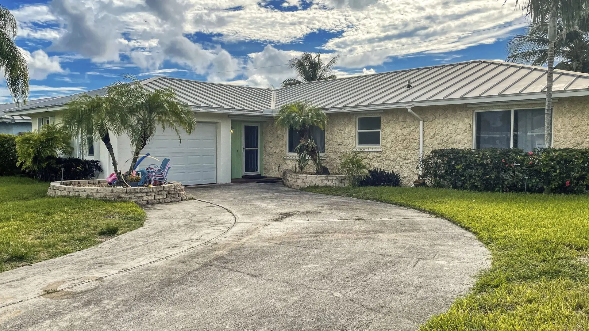 VSP Softwash Concrete Driveway 1A 0722-min