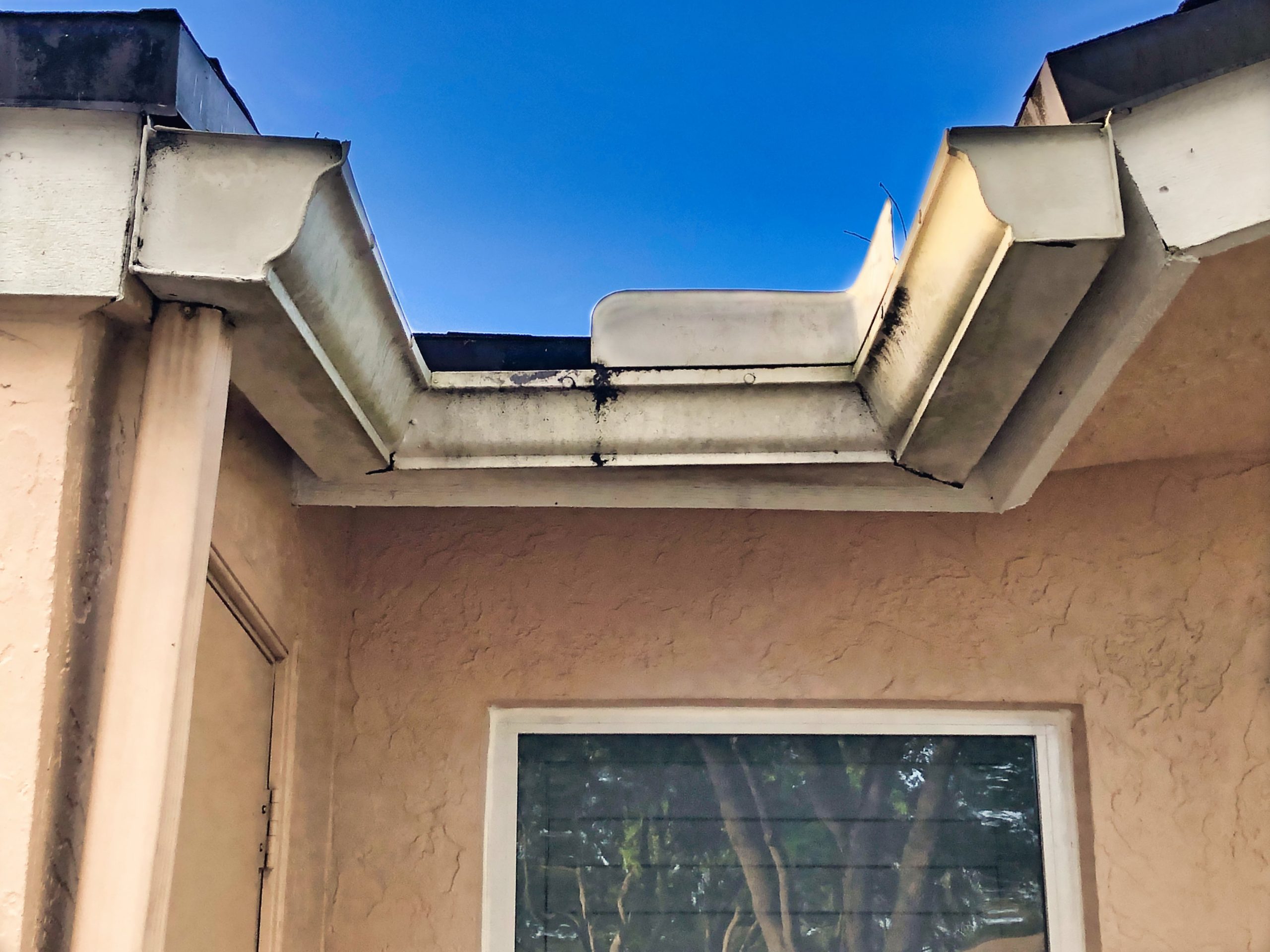 VSP Softwash Gutters_2 Before-min-min