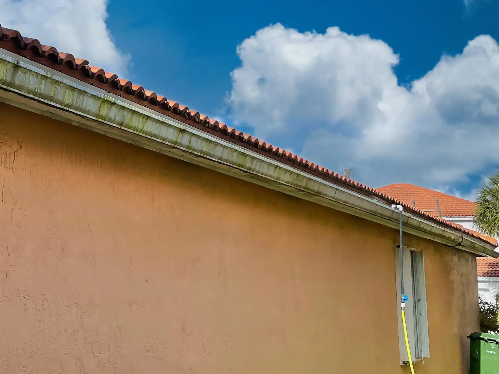 VSP Softwash Gutters_3 Before-min