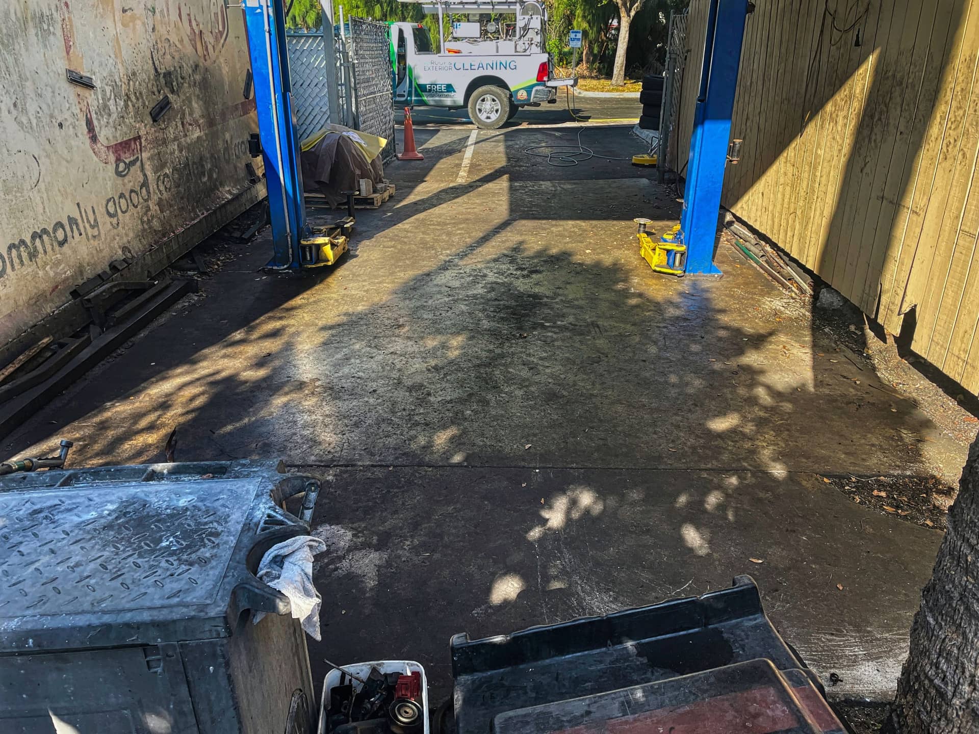 VSP Softwash Garage Concrete Grease_2a-min