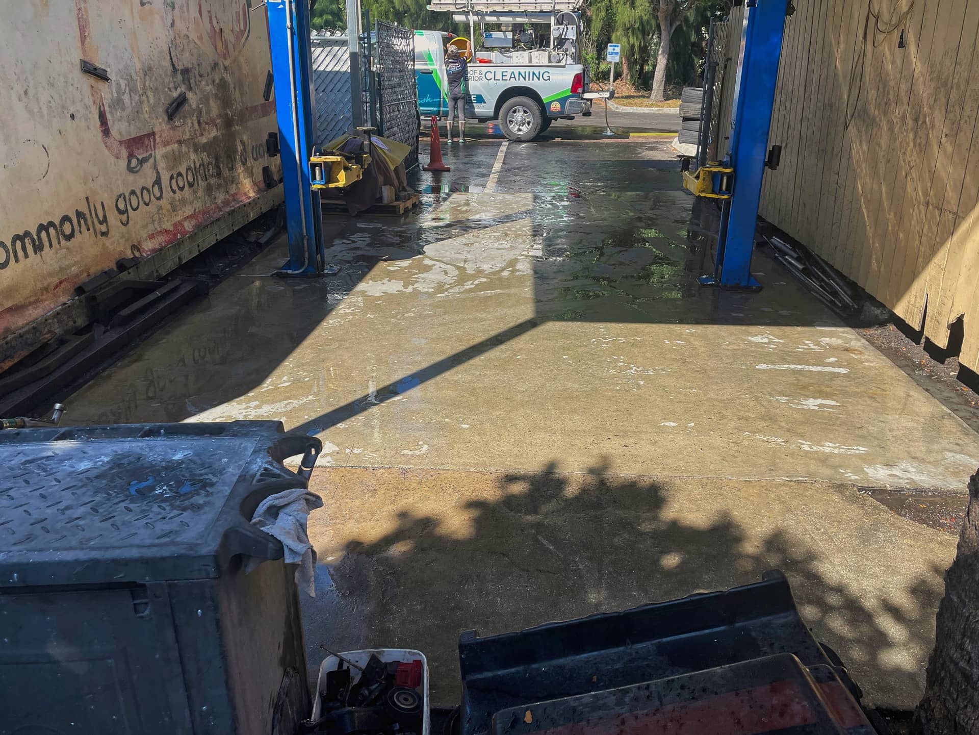 VSP Softwash Garage Concrete Grease_2b-min